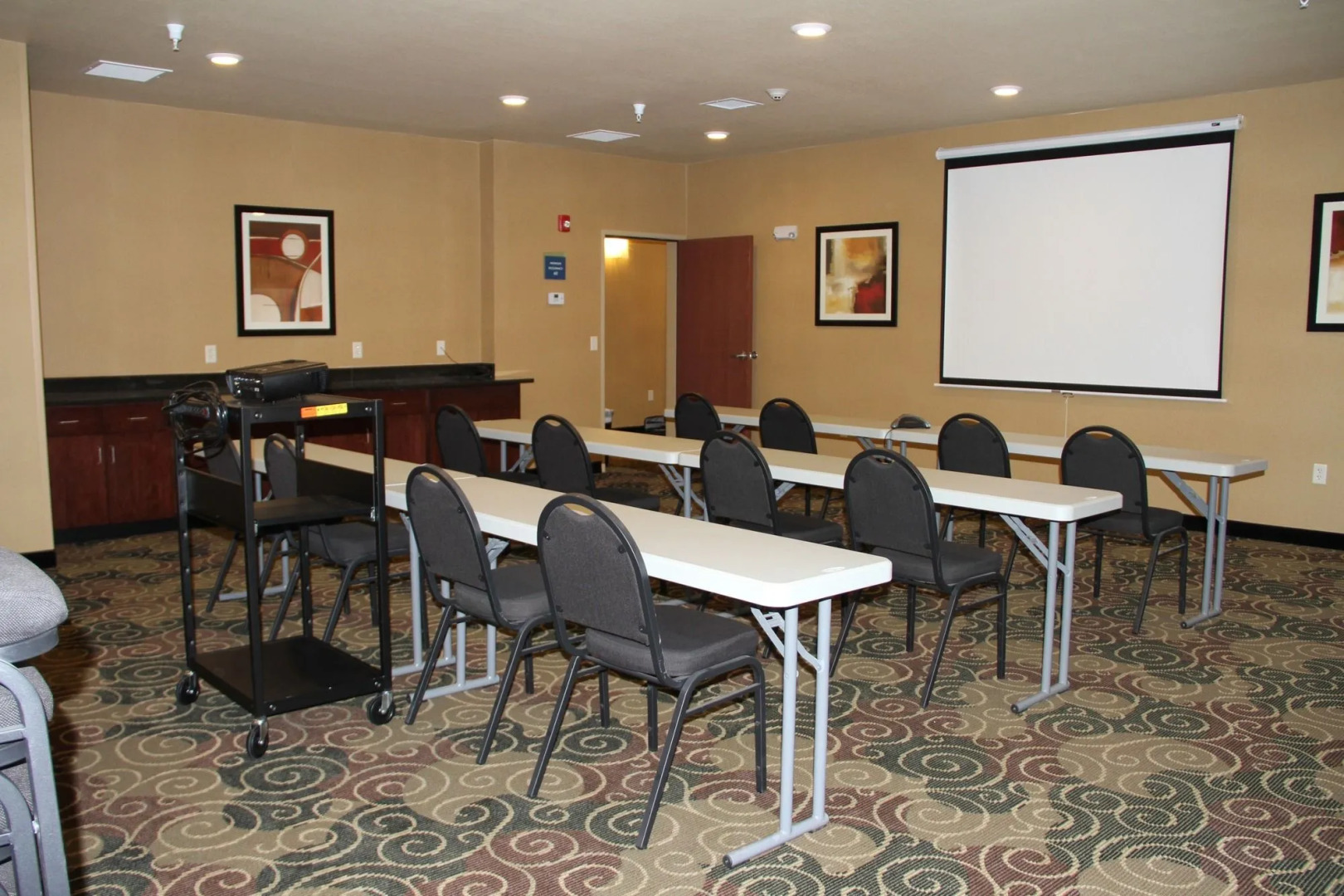 Cobblestone Hotel & Suites – Devils Lake