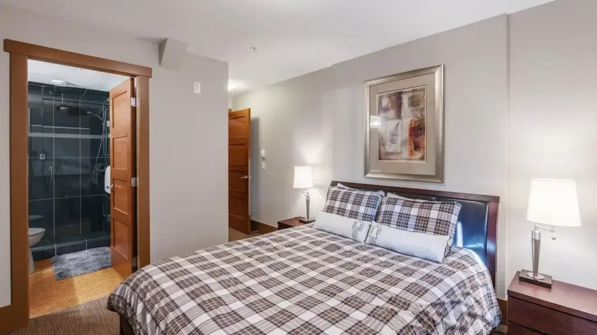 Raven's Nest - Luxury Pet Friendly Condo w/ Private Hot Tub & Mountain Views