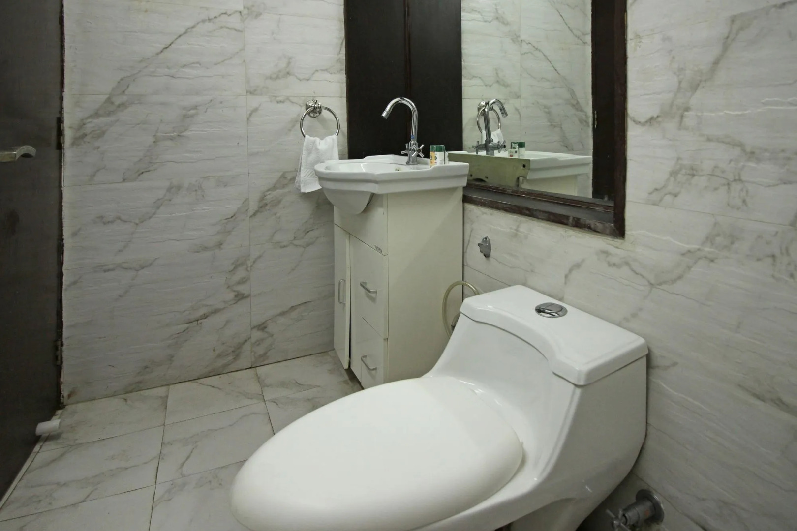 OYO 4464 near Chakrata Road