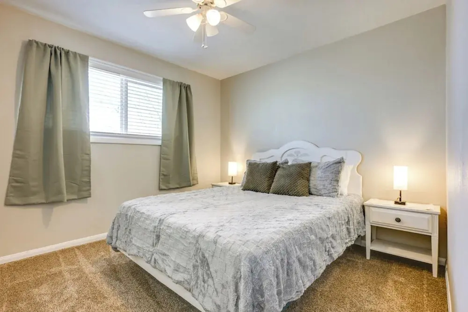 8 Mi to Hiking: Home w/ Patio in Dtwn Pioche