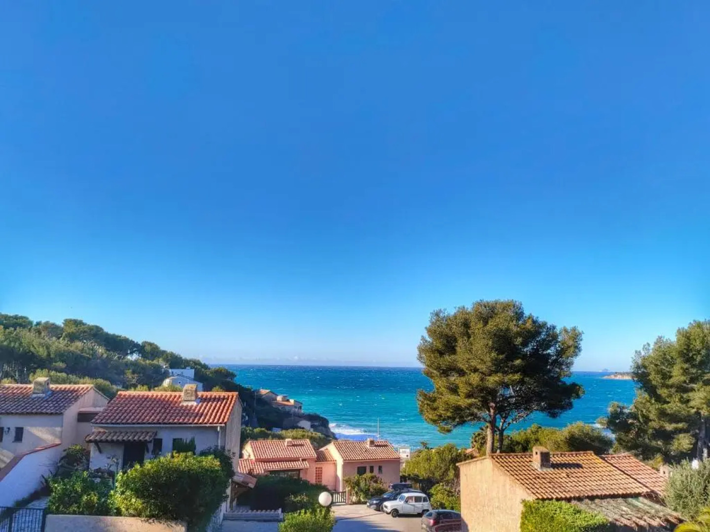 Appartement avec terrasse vue mer, proximité plage, place parking
