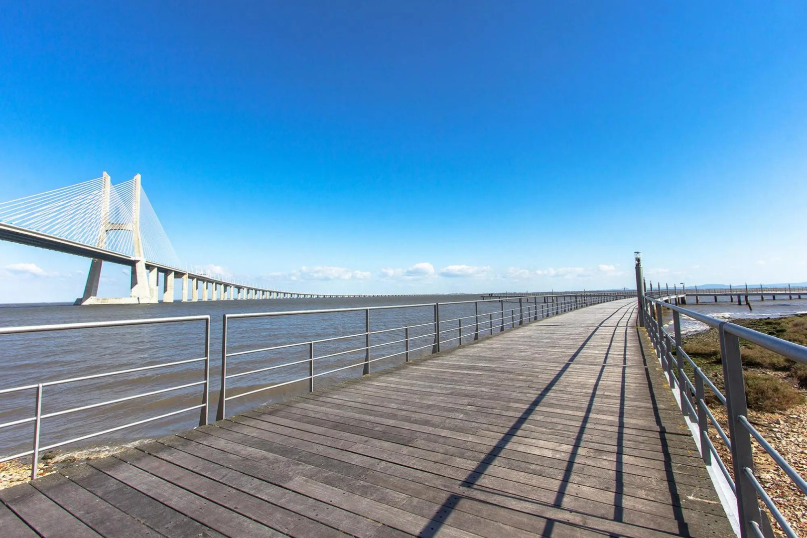 Expo River Side by Homing