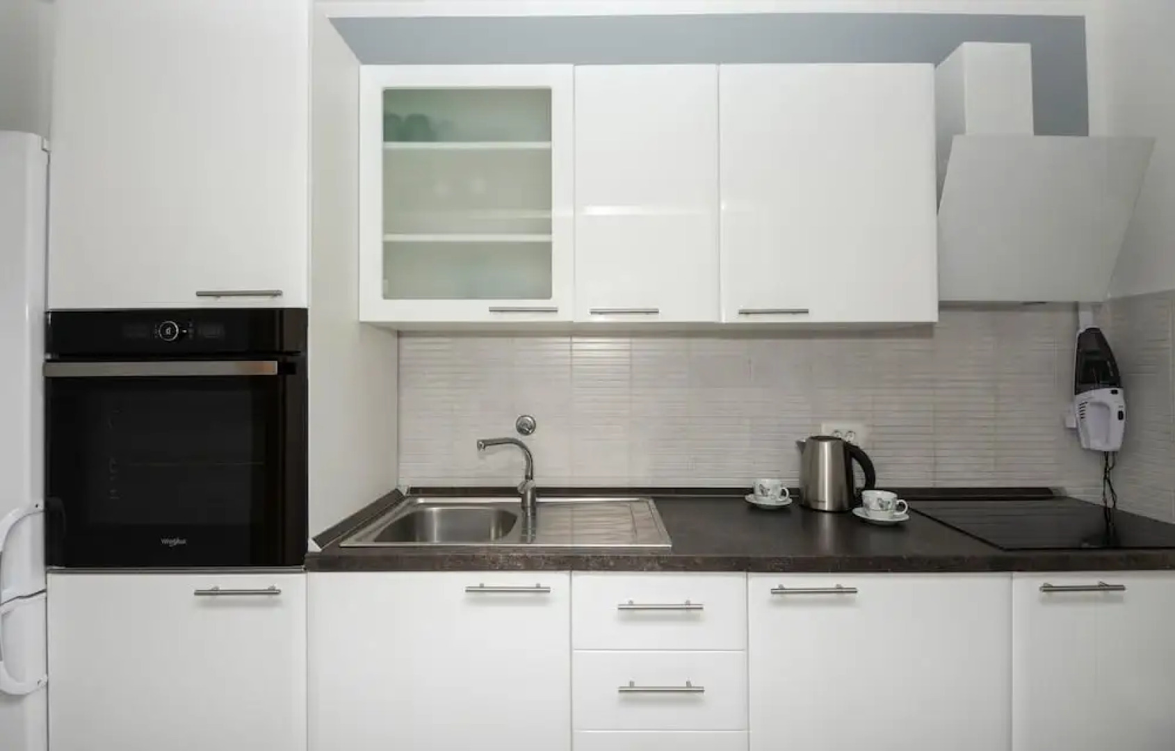 Stunning Home in Bast With 4 Bedrooms, Jacuzzi and Wifi