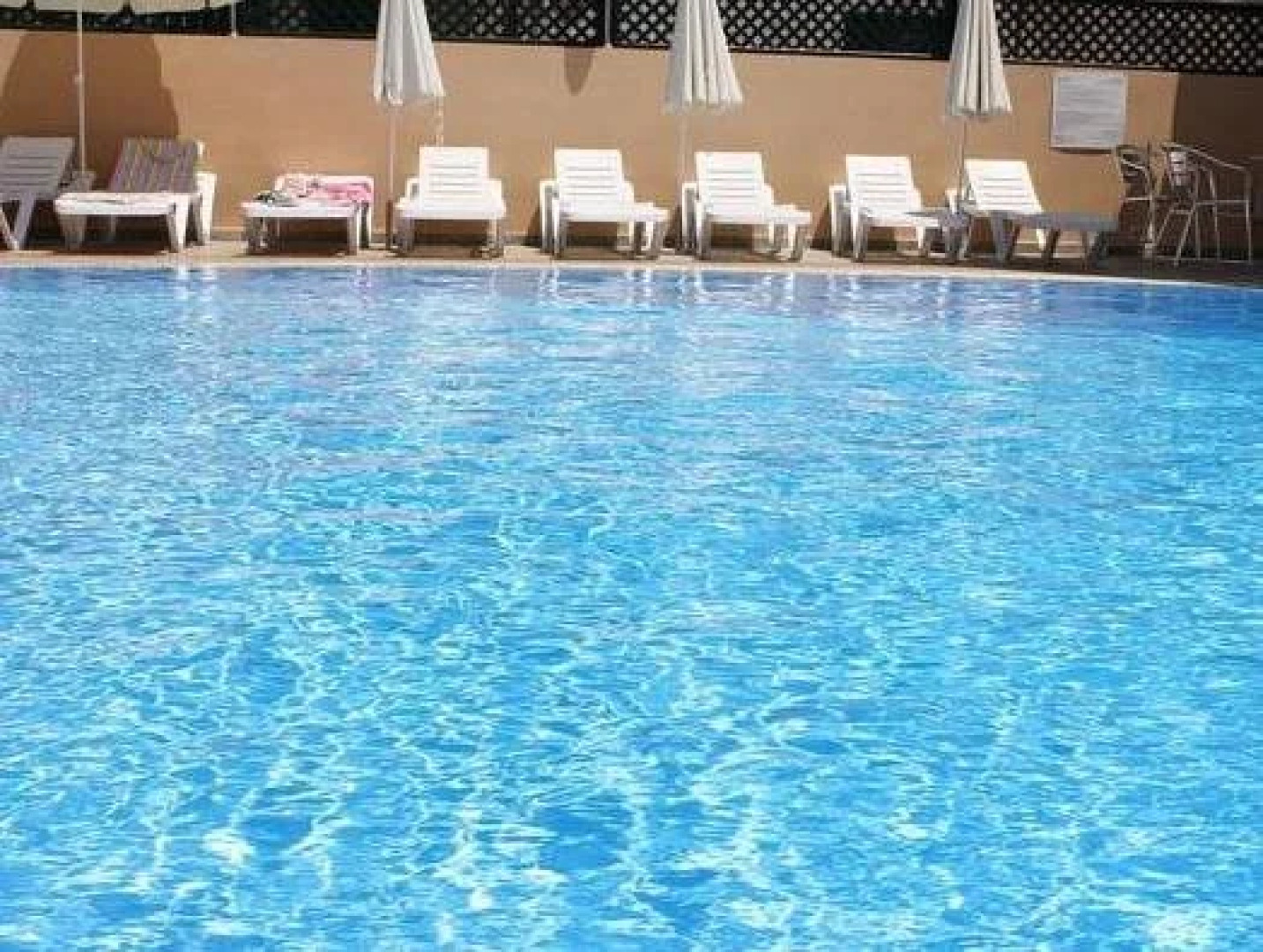 Konstantinos Hotel & Apartments