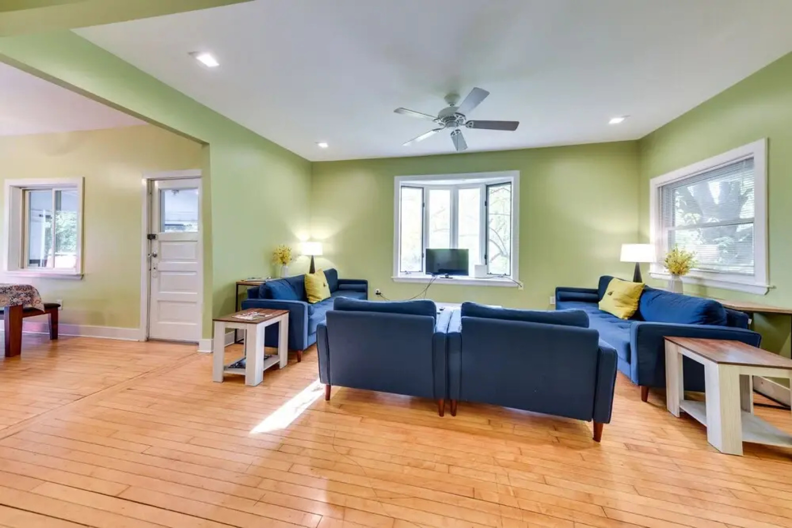 Family-friendly Milwaukee Home w/ Deck Near Uwm!