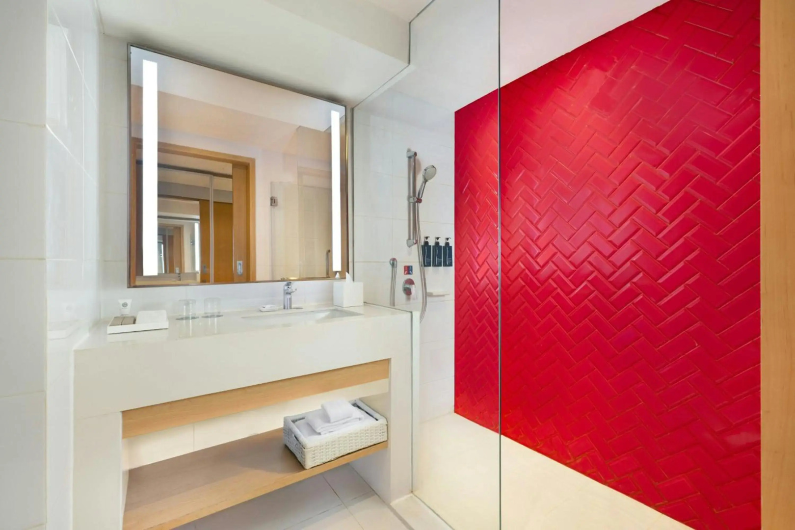 Four Points by Sheraton Surabaya, Tunjungan Plaza