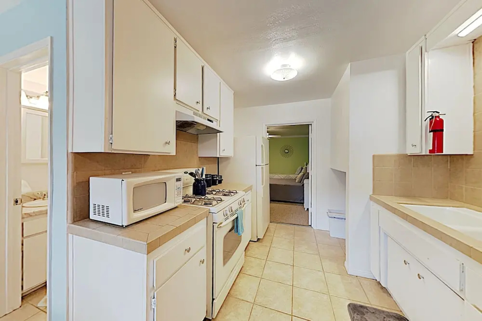 Airy Beach W/ Ocean Views, Balcony & Patio 3 Bedroom Home