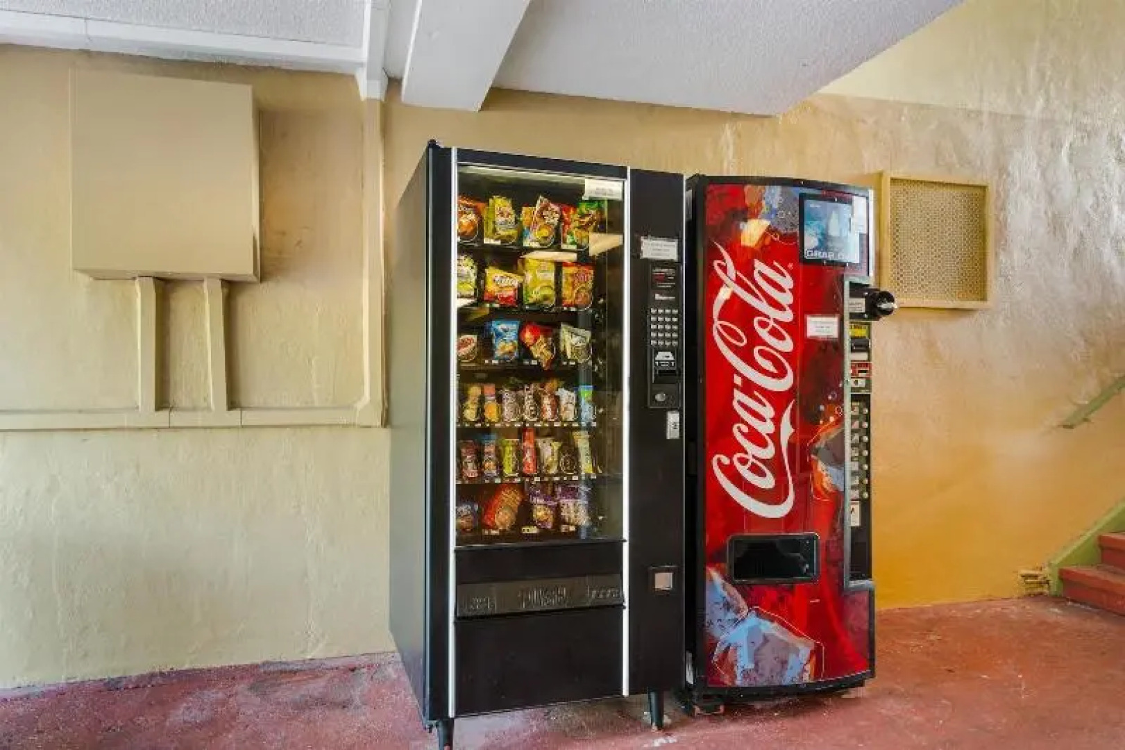 Hometowne Studios By Red Roof Vero Beach - I-95