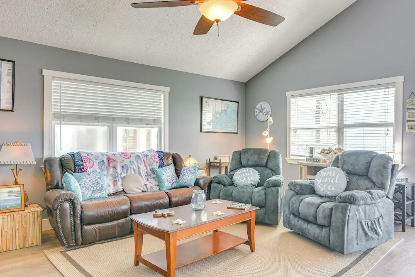 Walk to Beach: Family Getaway By San Luis Pass!