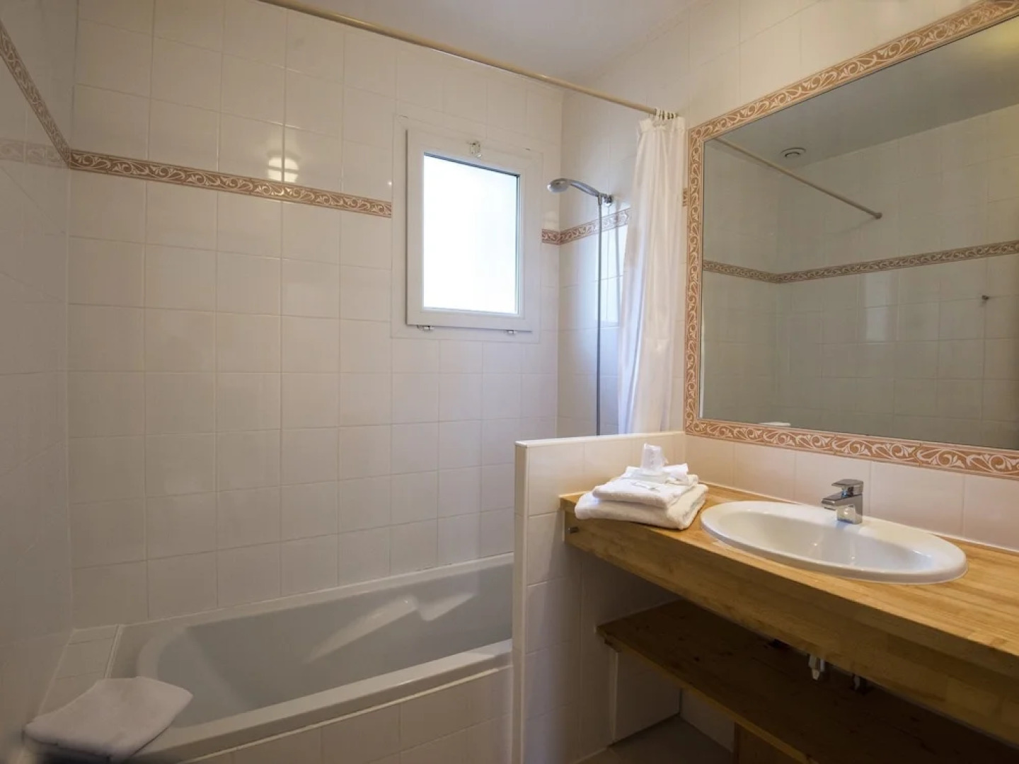 Homey Bungalow With Dishwasher on a Green Domain