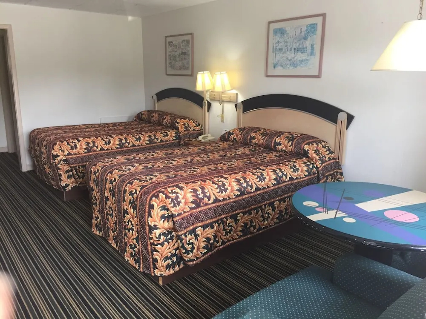 Scottish Inn & Suites