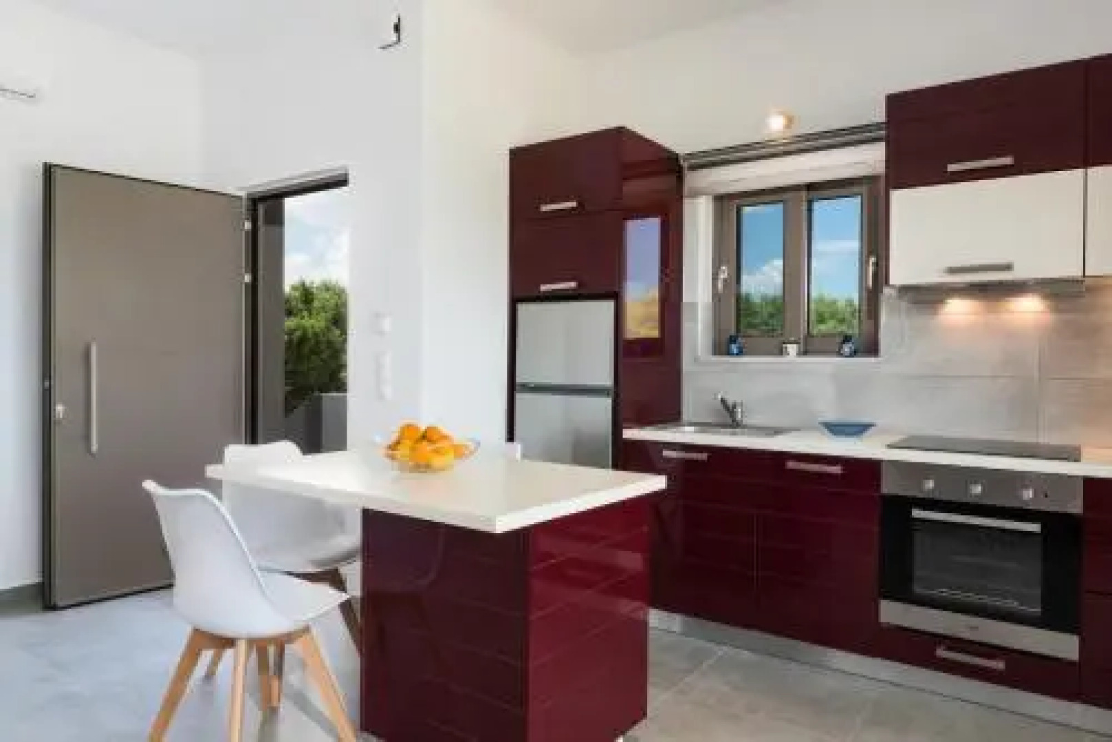 Niovi Seaside Suites