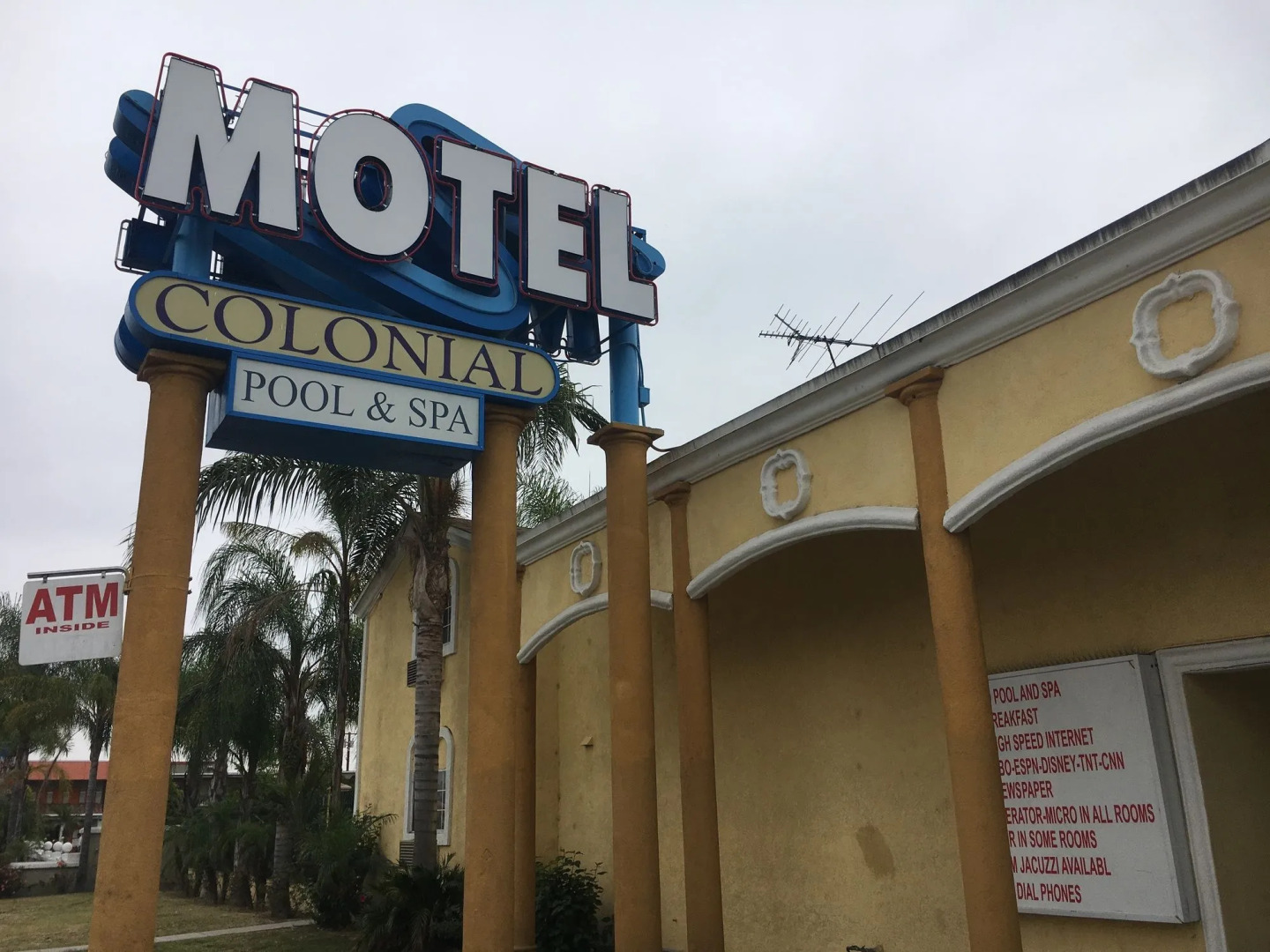 Colonial Pool & Spa Motel