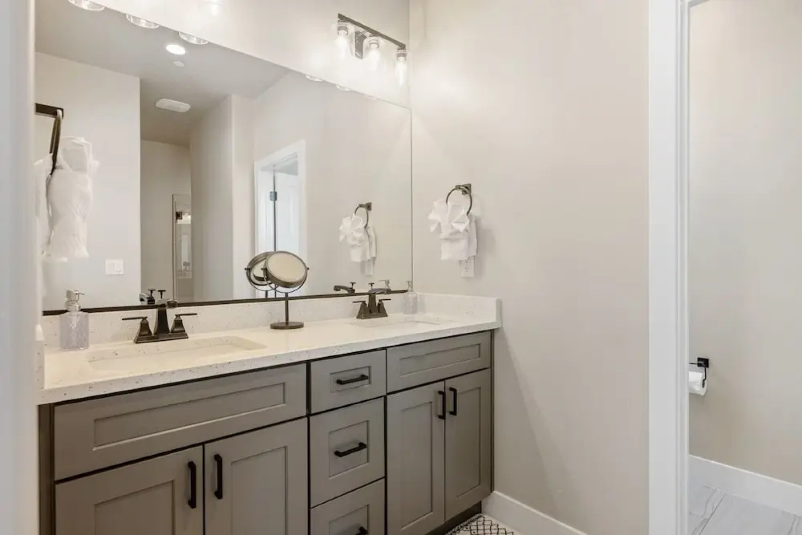 Zion's Paradise 6 Bedroom Townhouse