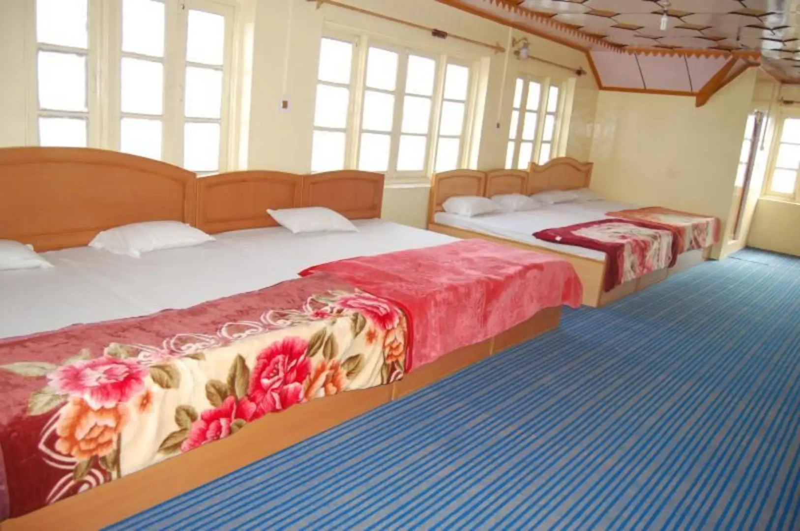 OYO 85927 Marias Hotel