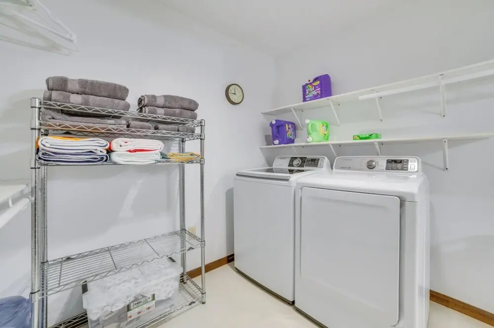 Houghton Lake Vacation Rental - Walk to the Water!