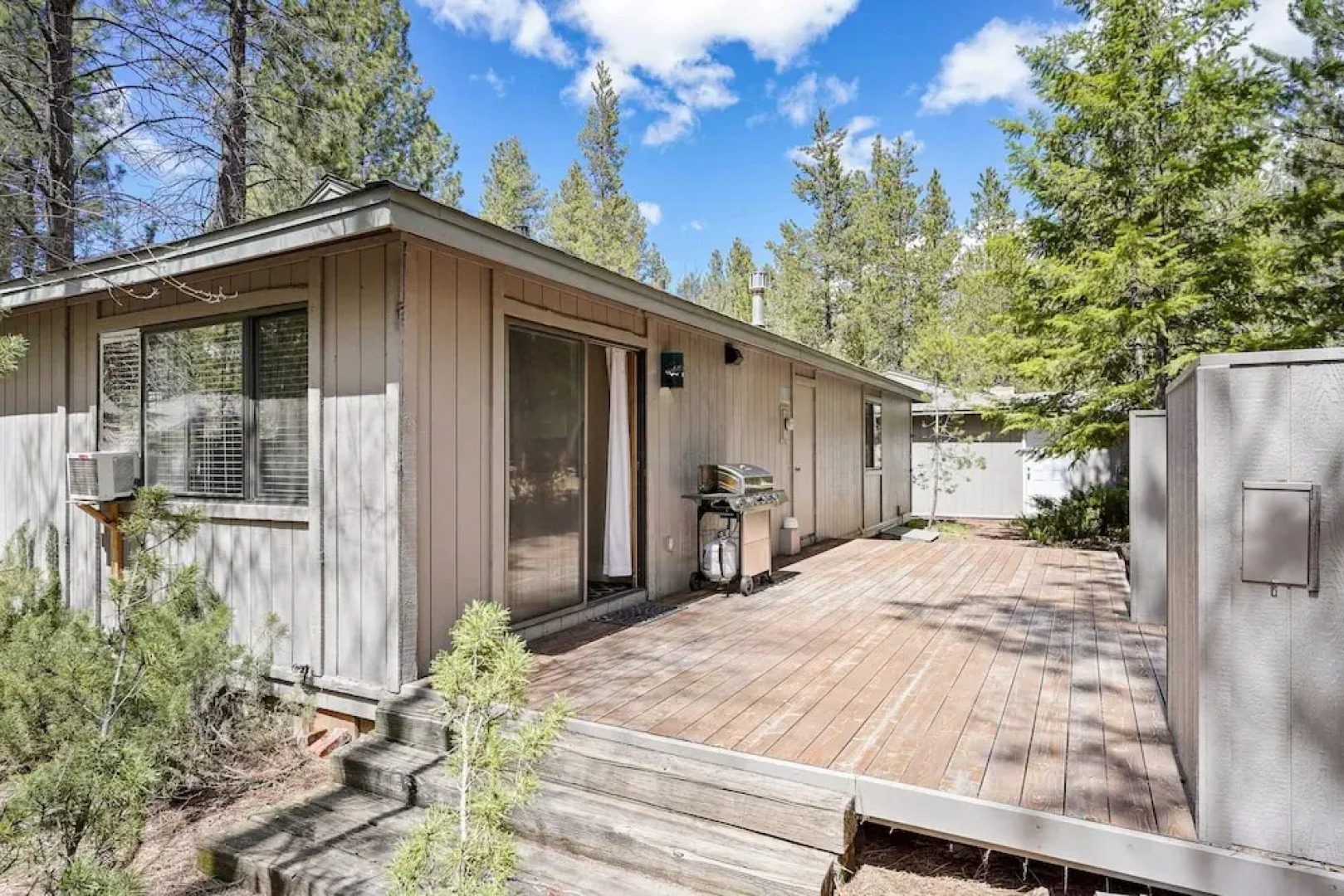 3 Killdeer Lane Pet Friendly Home 3 Minutes Walk from SHARC by RedAwning