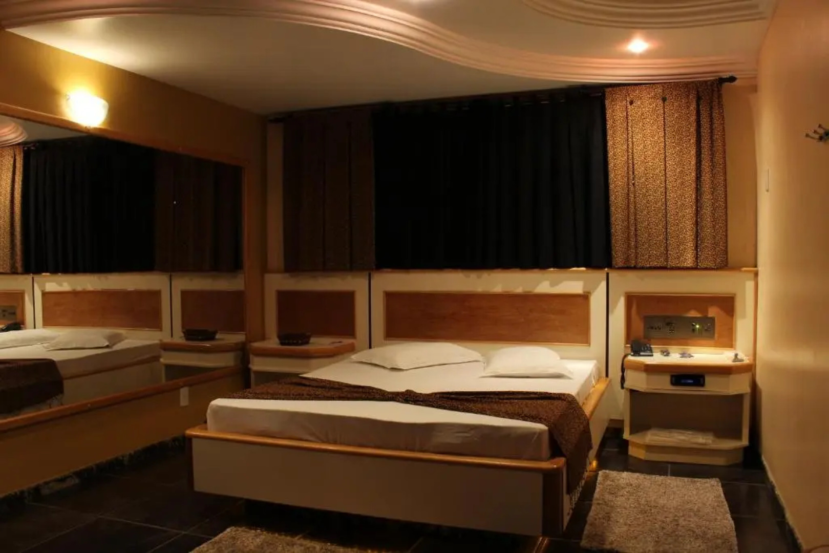 Xenon Motel (Только для взрослых)