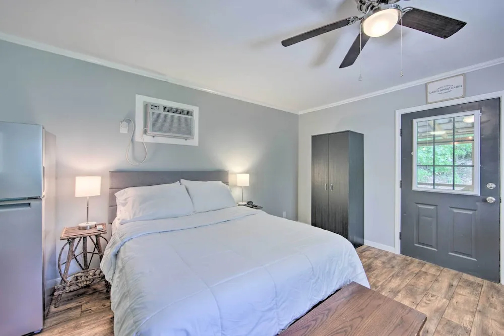 Cozy Studio Cabin on Lake O the Pines w/ Deck!