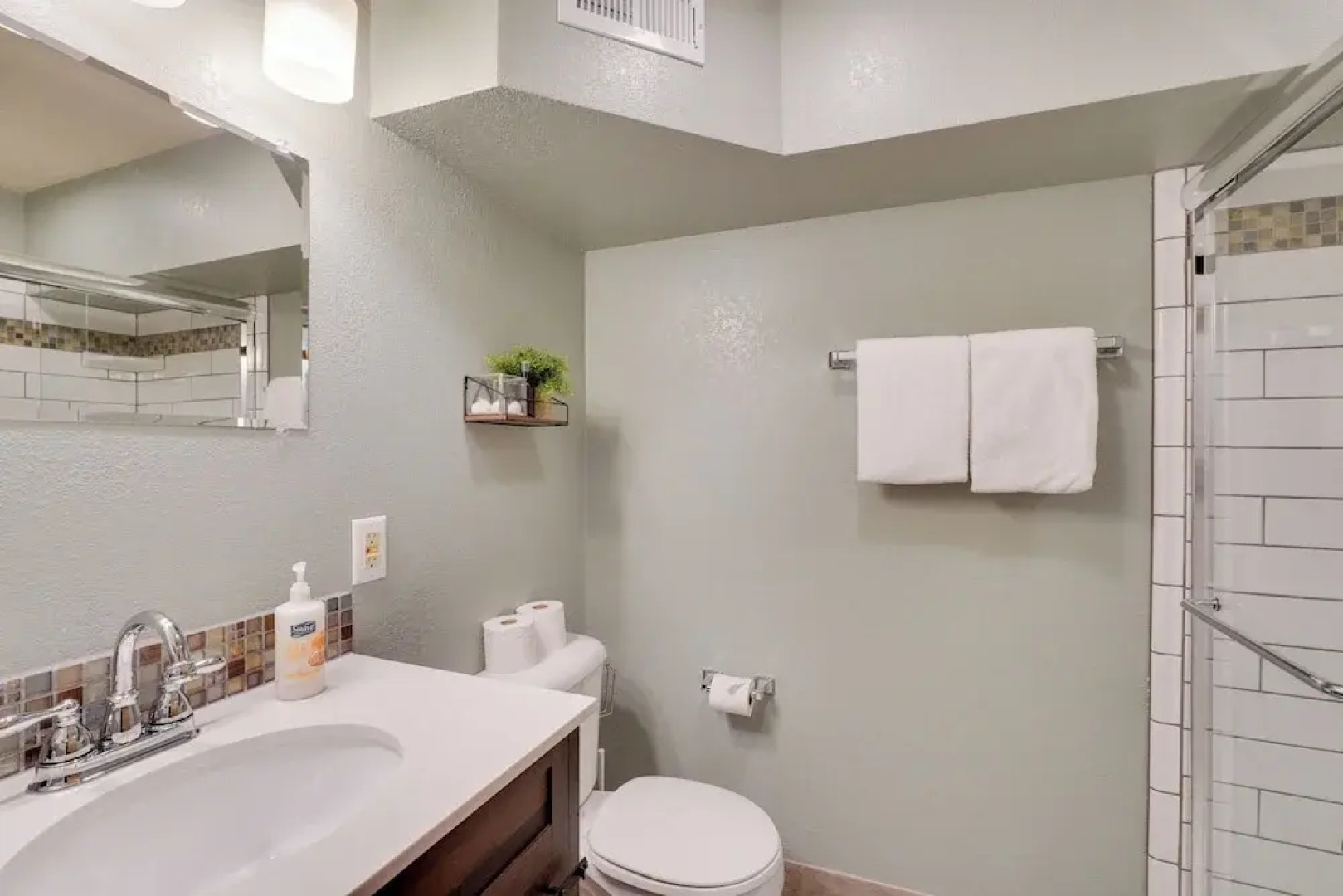 Eureka Springs Gem: 2 Decks, Mtn + Lake Views