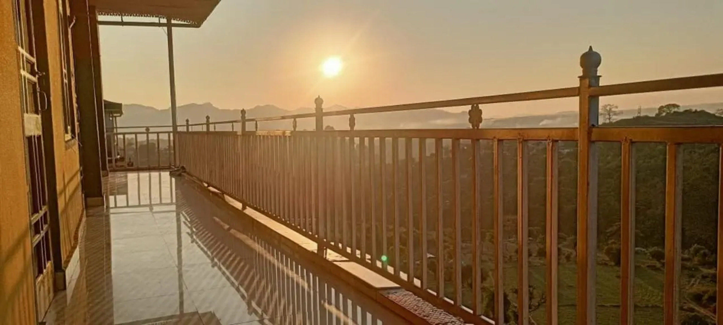 Yellowoaks Guest House by stayapart