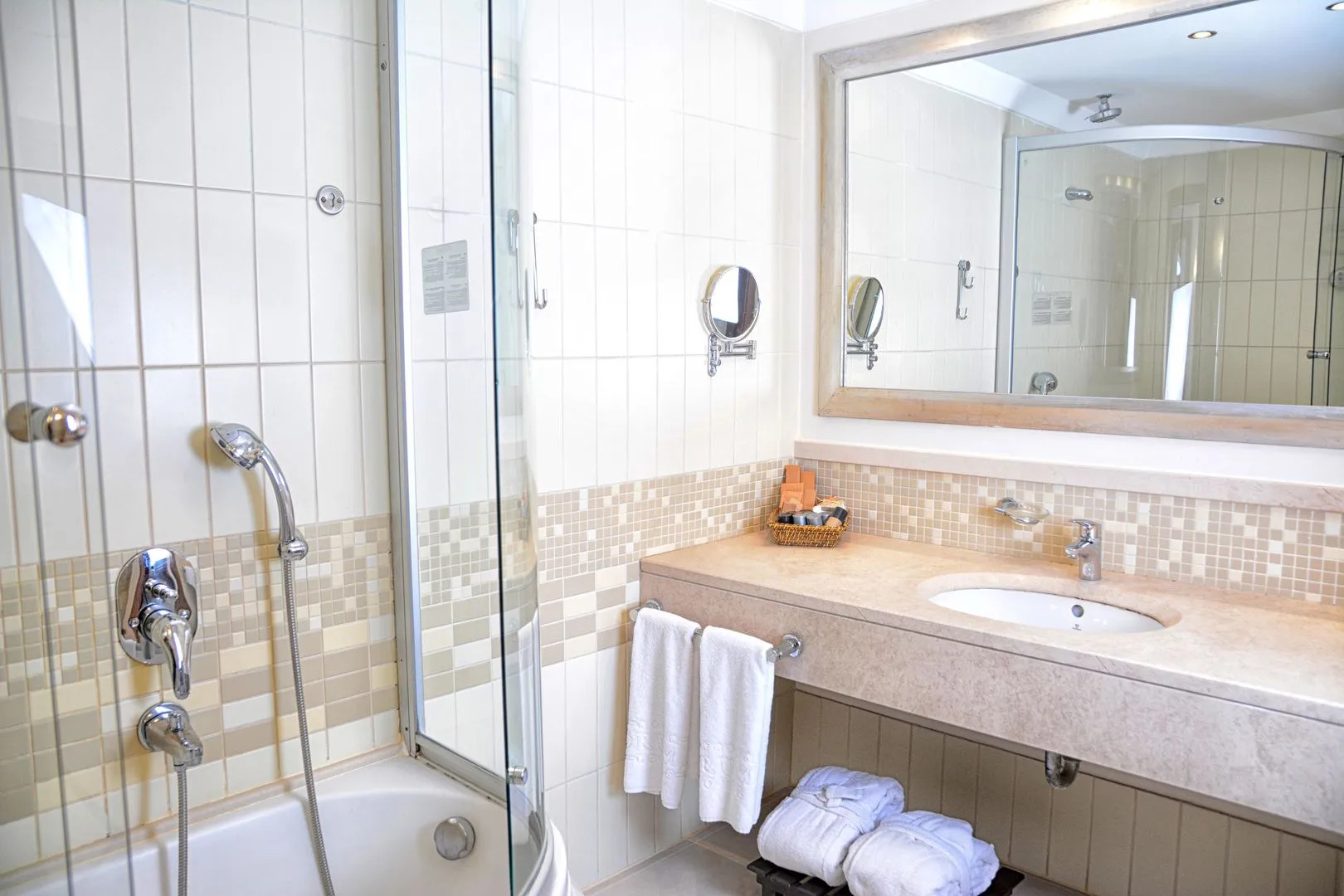 Korumar Deluxe Hotel