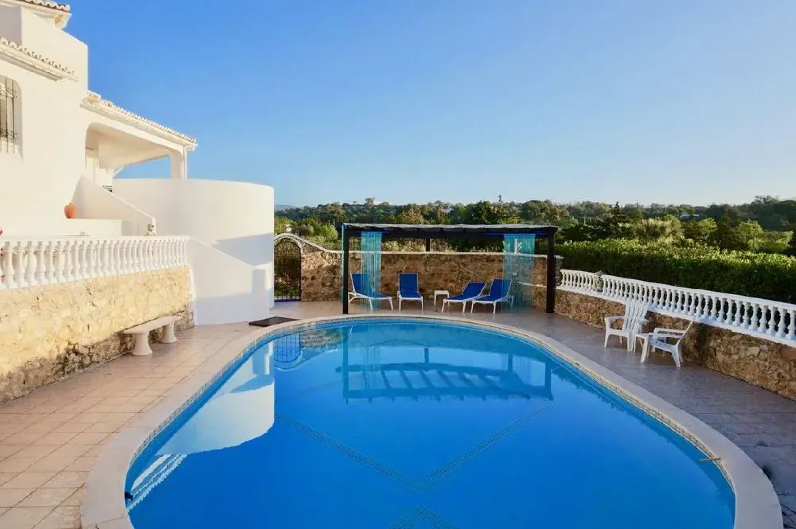 The White House - B&B in the Villa