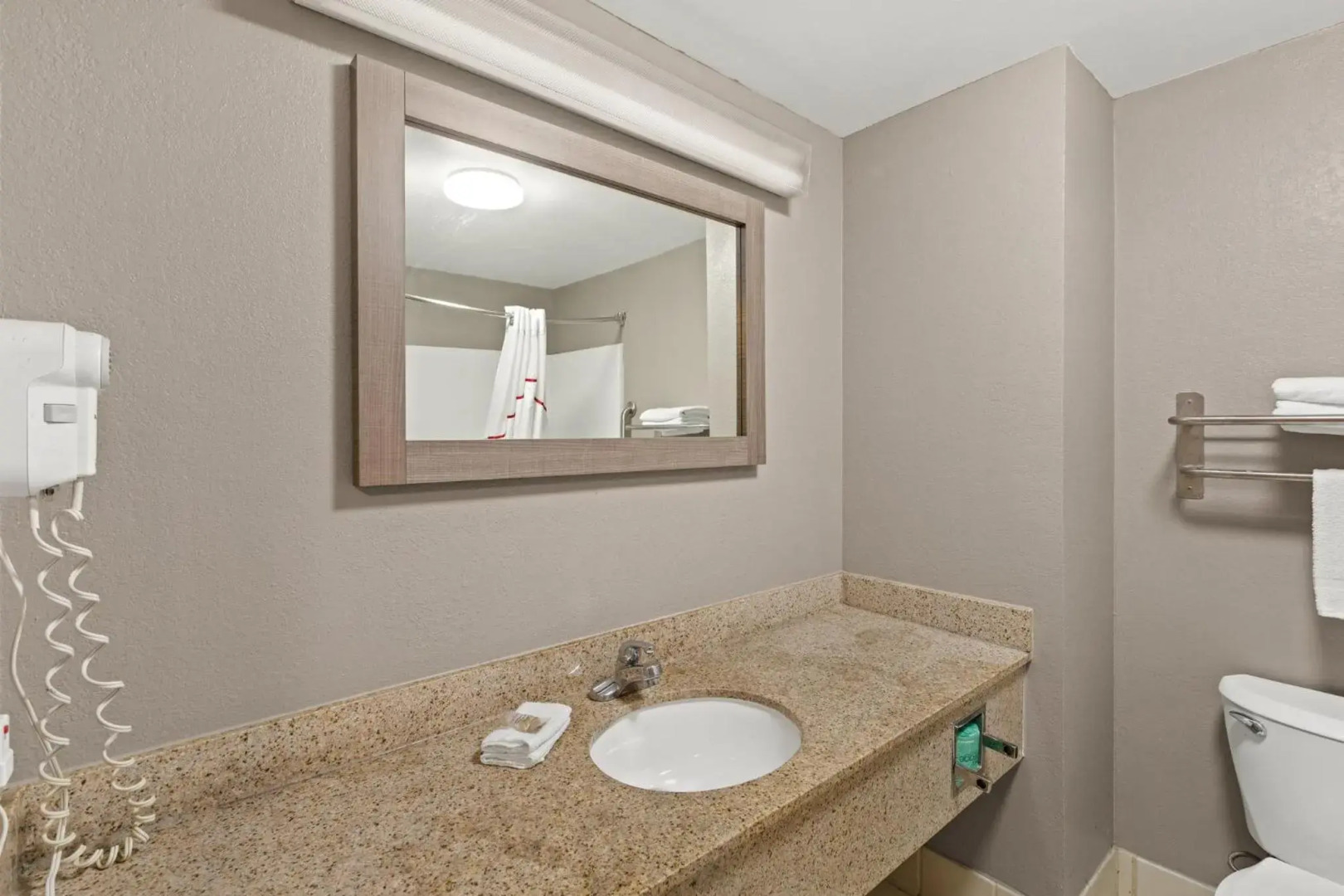 Red Roof Inn & Suites Newnan