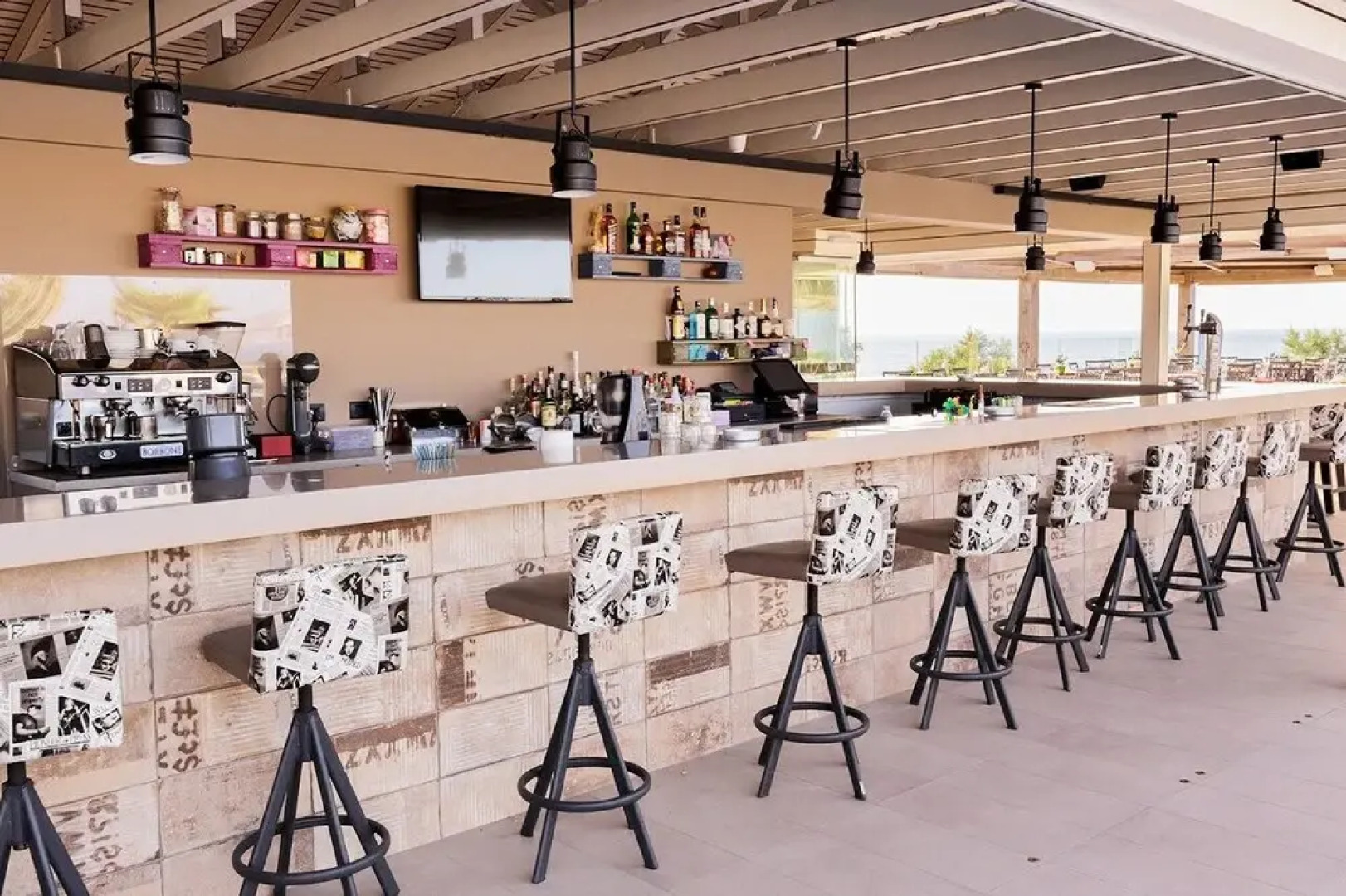 Enorme Eanthia Beach