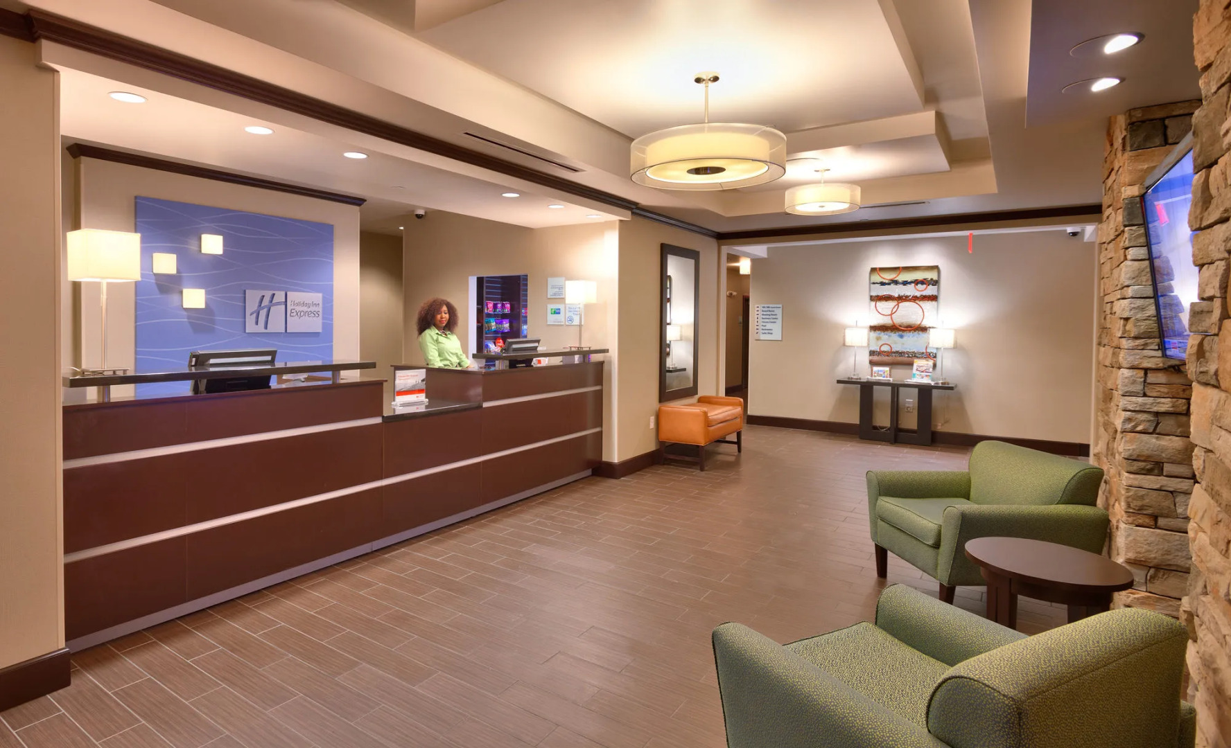 Holiday Inn Express and Suites Overland Park by IHG