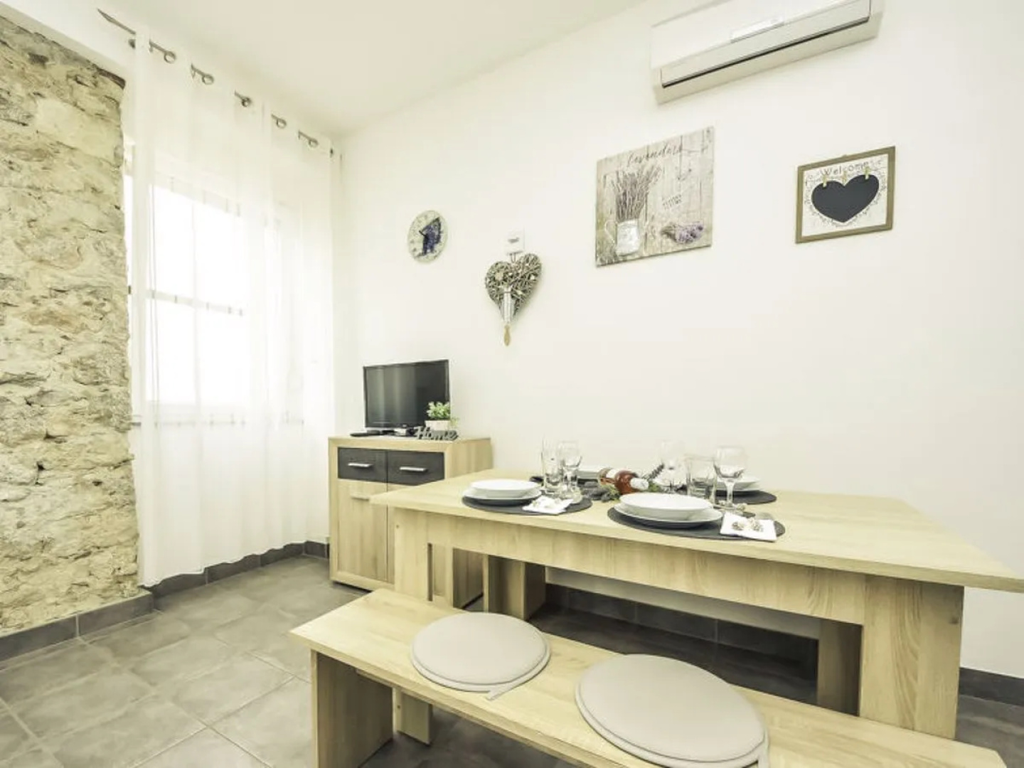 Apartment Snježana Karlobag 28539
