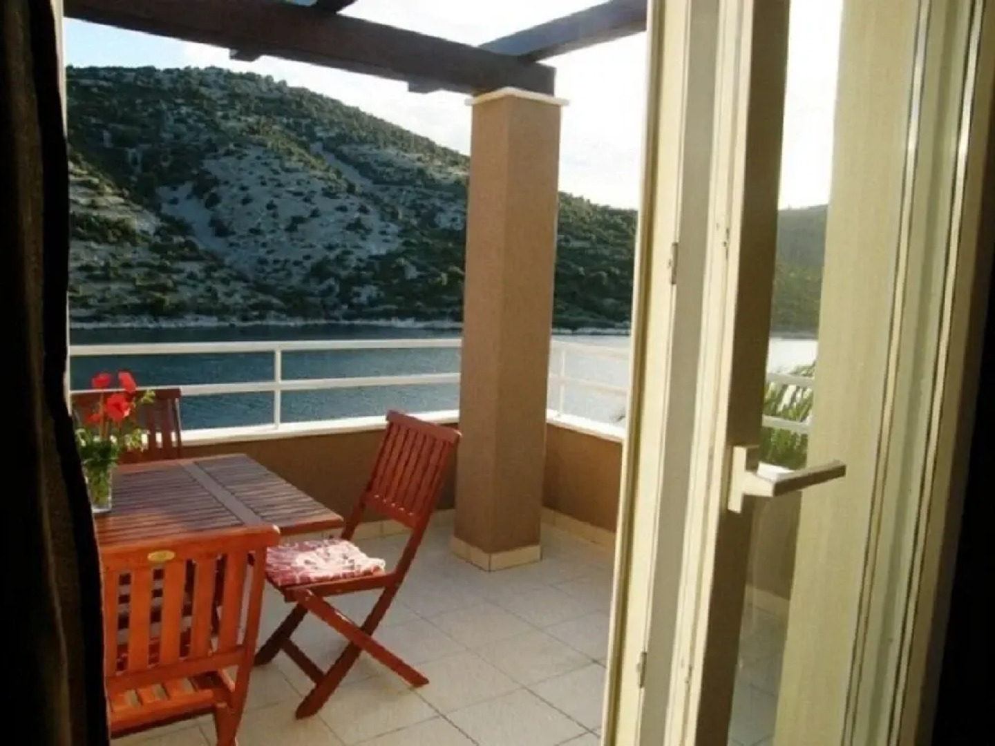 Ljubi - 20 m From Beach - A2 Crveni