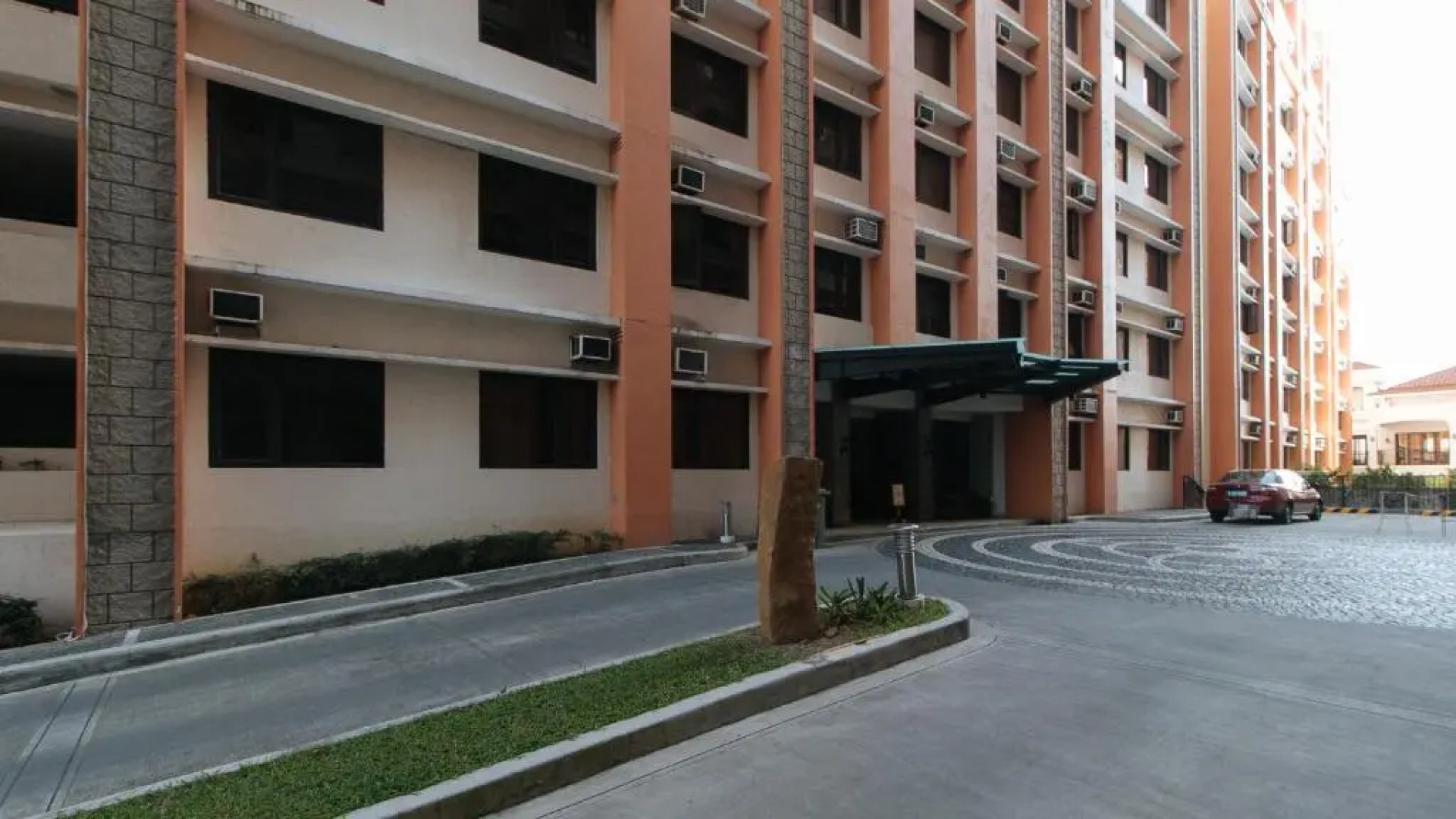 RedDoorz Premium @ Paseo Verde Las Pinas