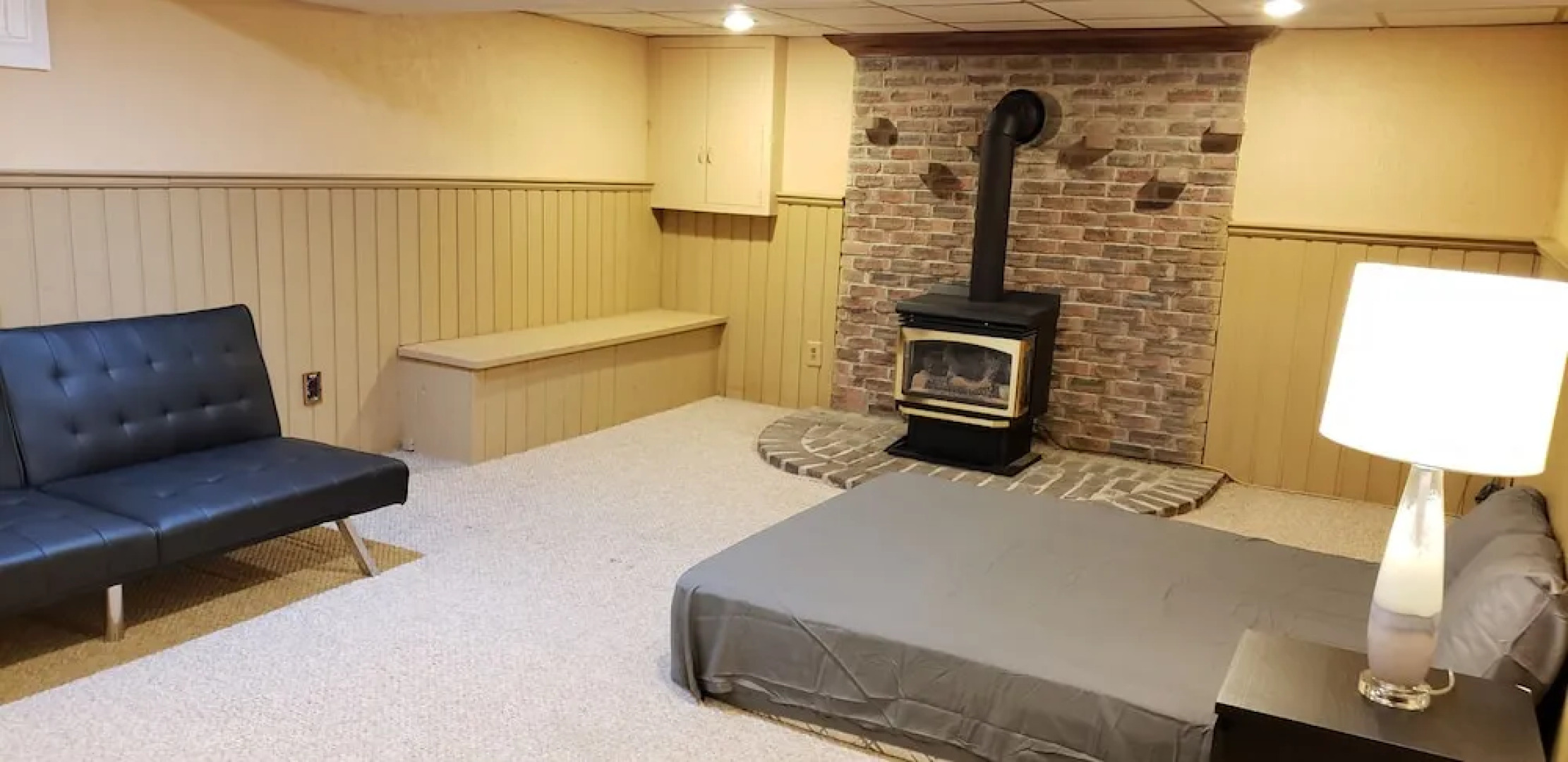 Bungalow With Cozy 4 Bedrooms on a Large Property Lot ! Late Check-out