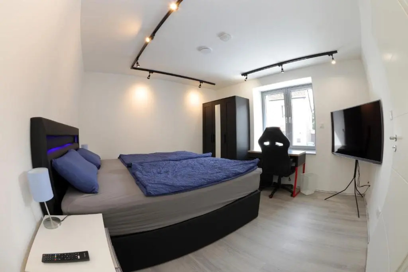 Modern und Neu, TOP Ausstattung mit Kaffeevollautomat, 2x Netflix-TV, Lüftungsanlage, Geschirrspüler