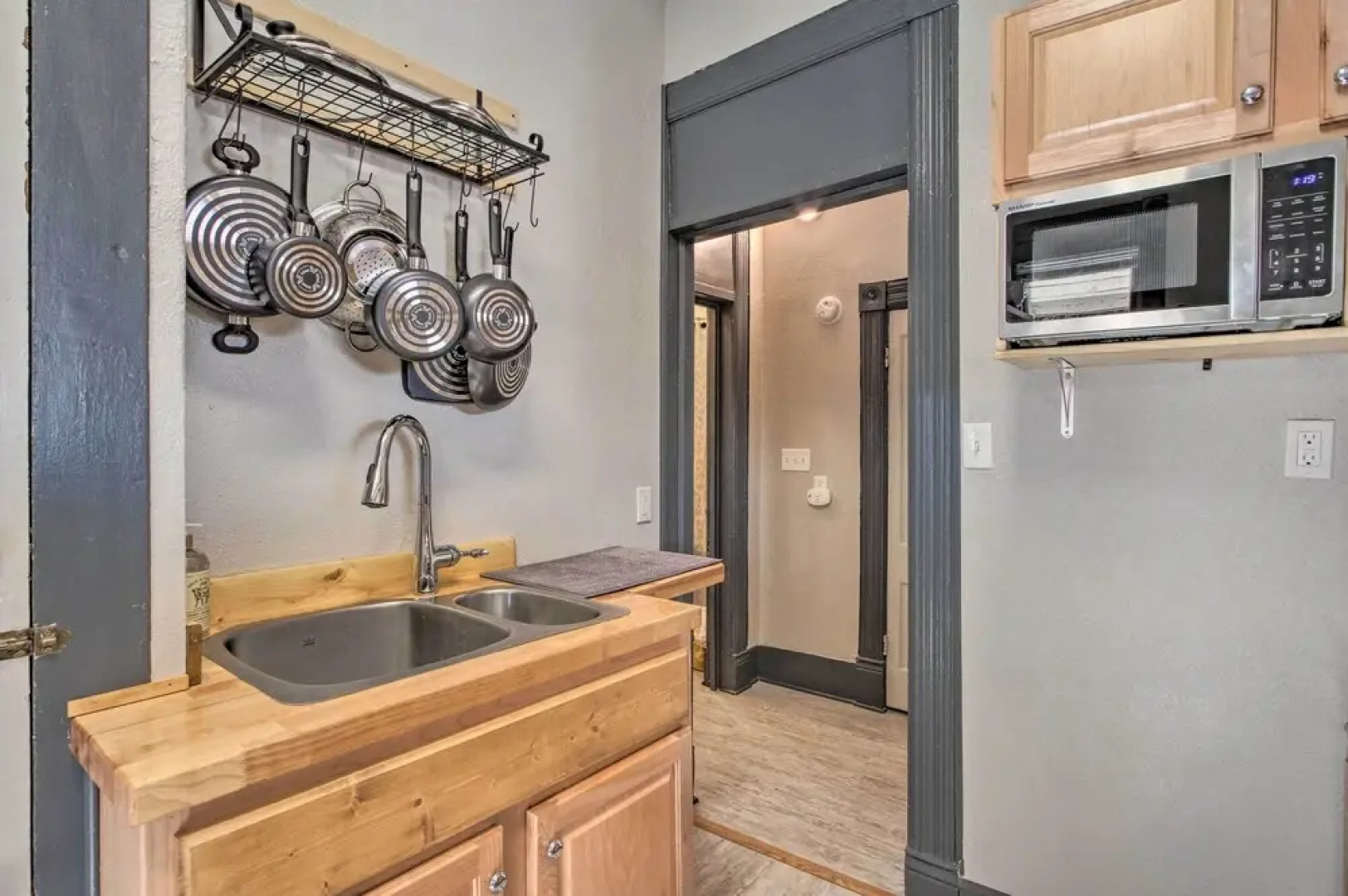 Quaint Helena Apartment - Walkable to Downtown!