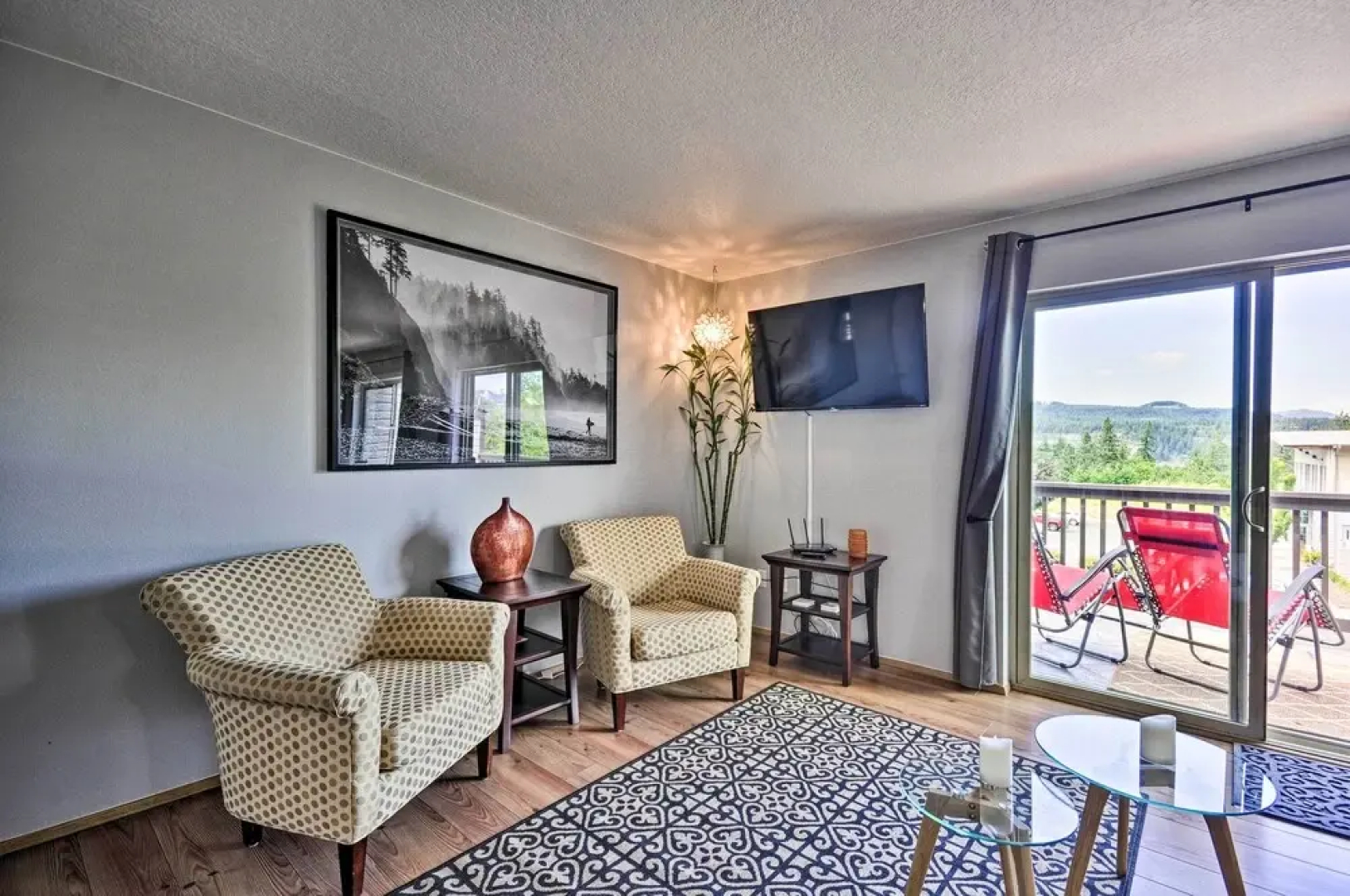 Classy Hood River Condo With Mt. Adams Views!