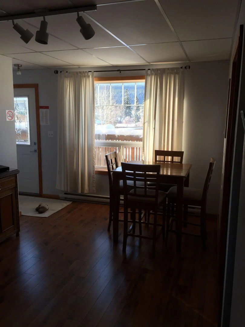 Apostoles Greek Restaurant and Vacation Rentals