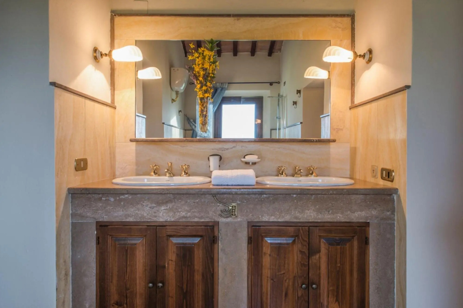 Independent Villa up to 18 Guests Pool Tennis Fitness and Wellness Area -villa Giuncheto