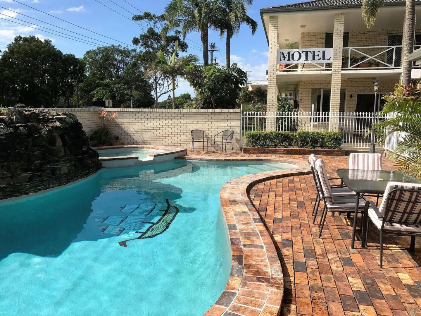 Cooks Endeavour Motor Inn