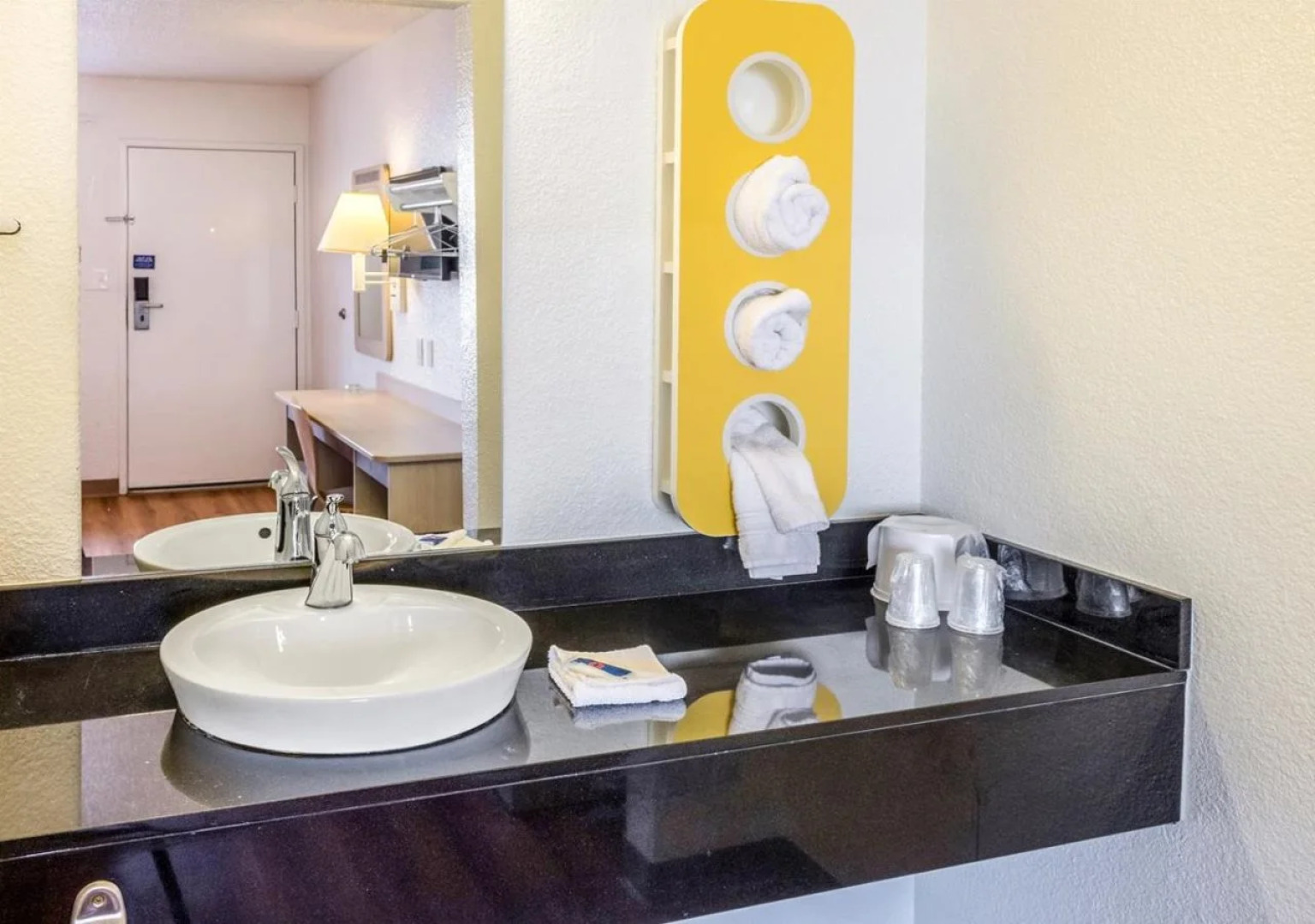 Motel 6 Bakersfield, CA - Convention Center