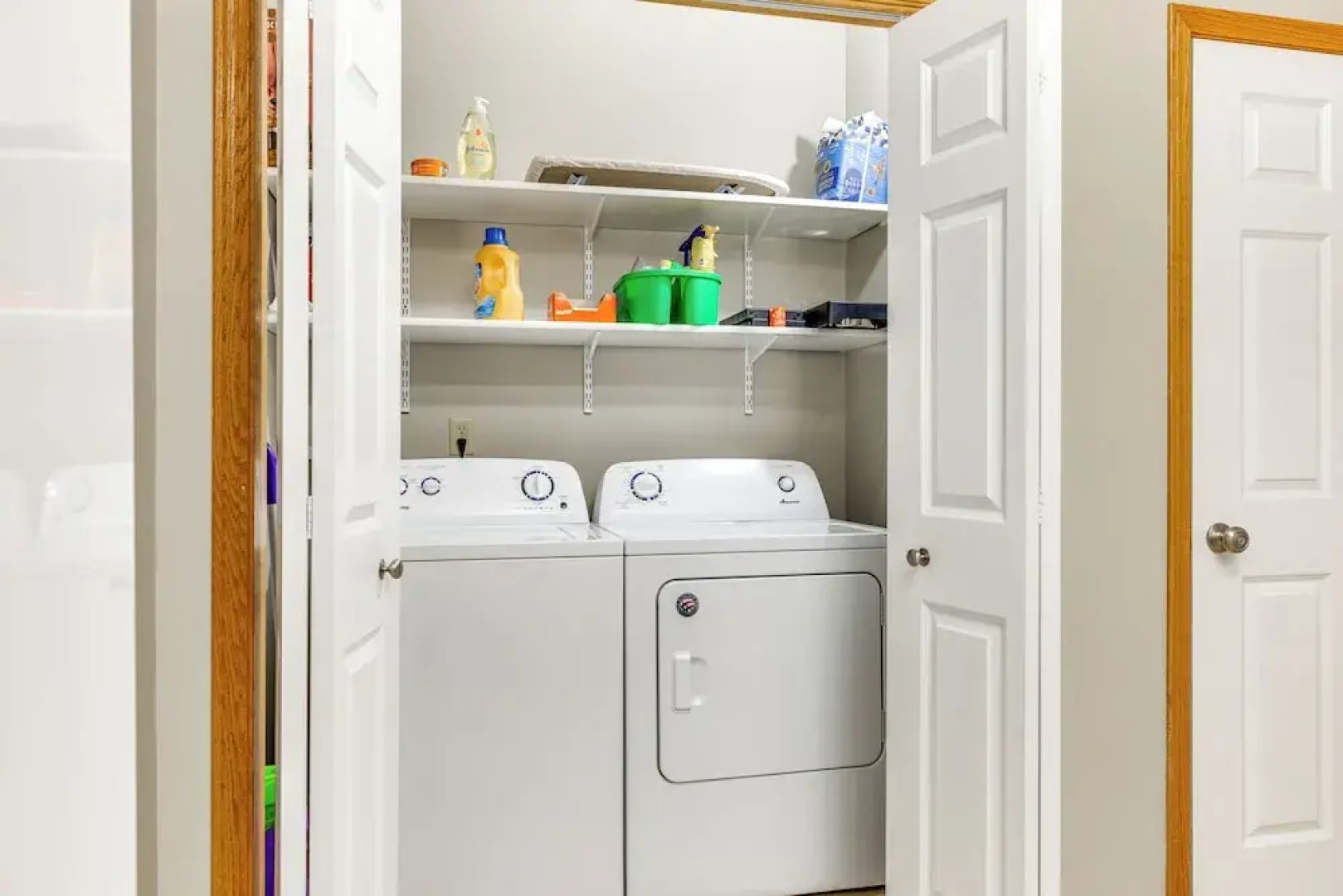 Lake Mills Retreat: 1 Mi to Beaches & Dining!