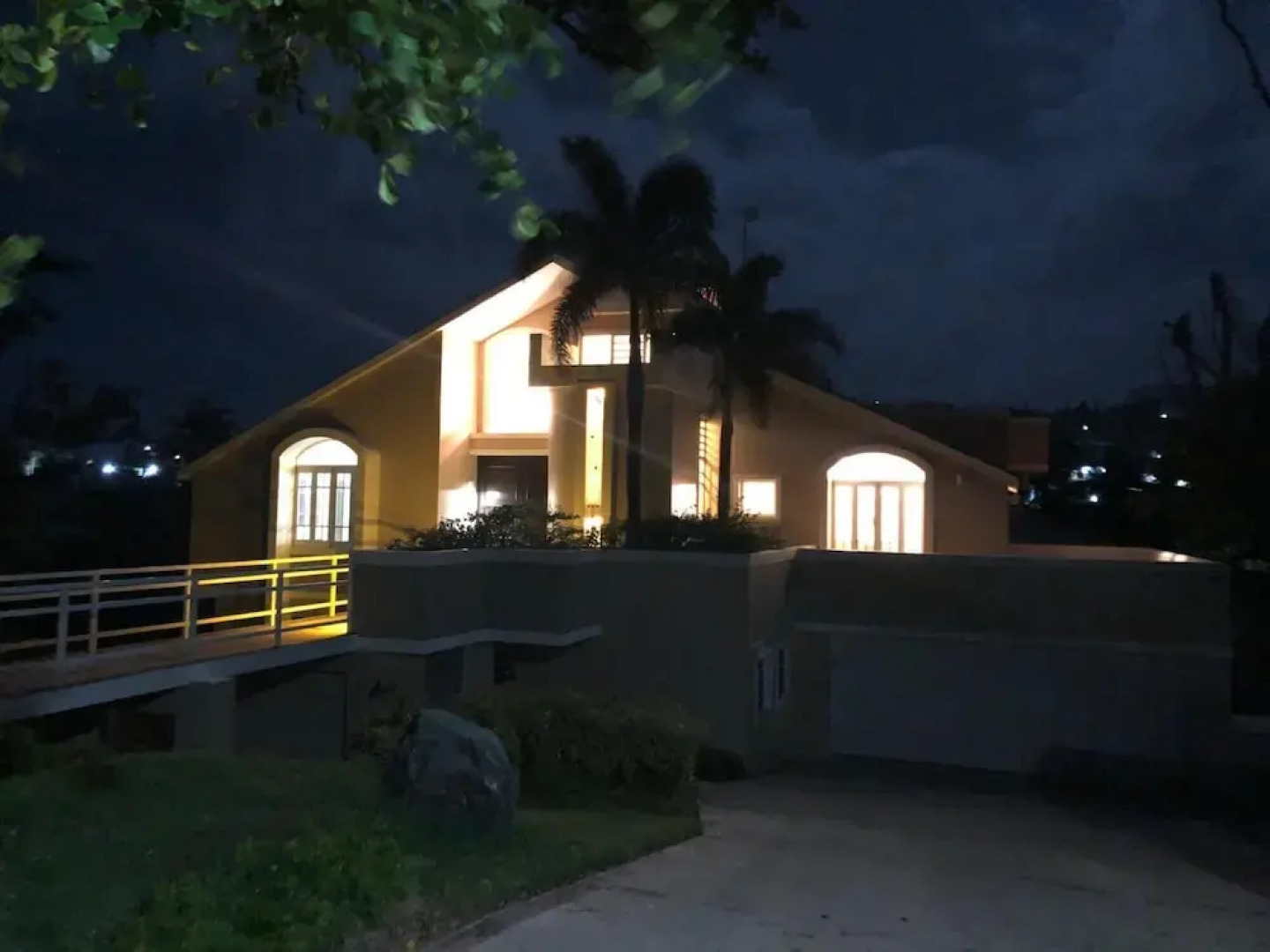 Picturesque Ocean View House With Private Pool Generator for Entire House