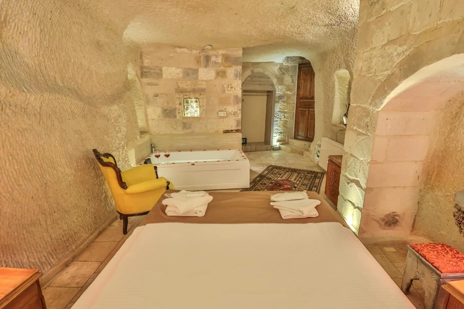 Bedrock Cave Hotel - Adults Only