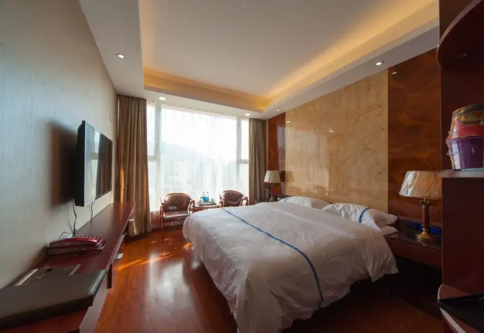 Huarong Apartment Hotel