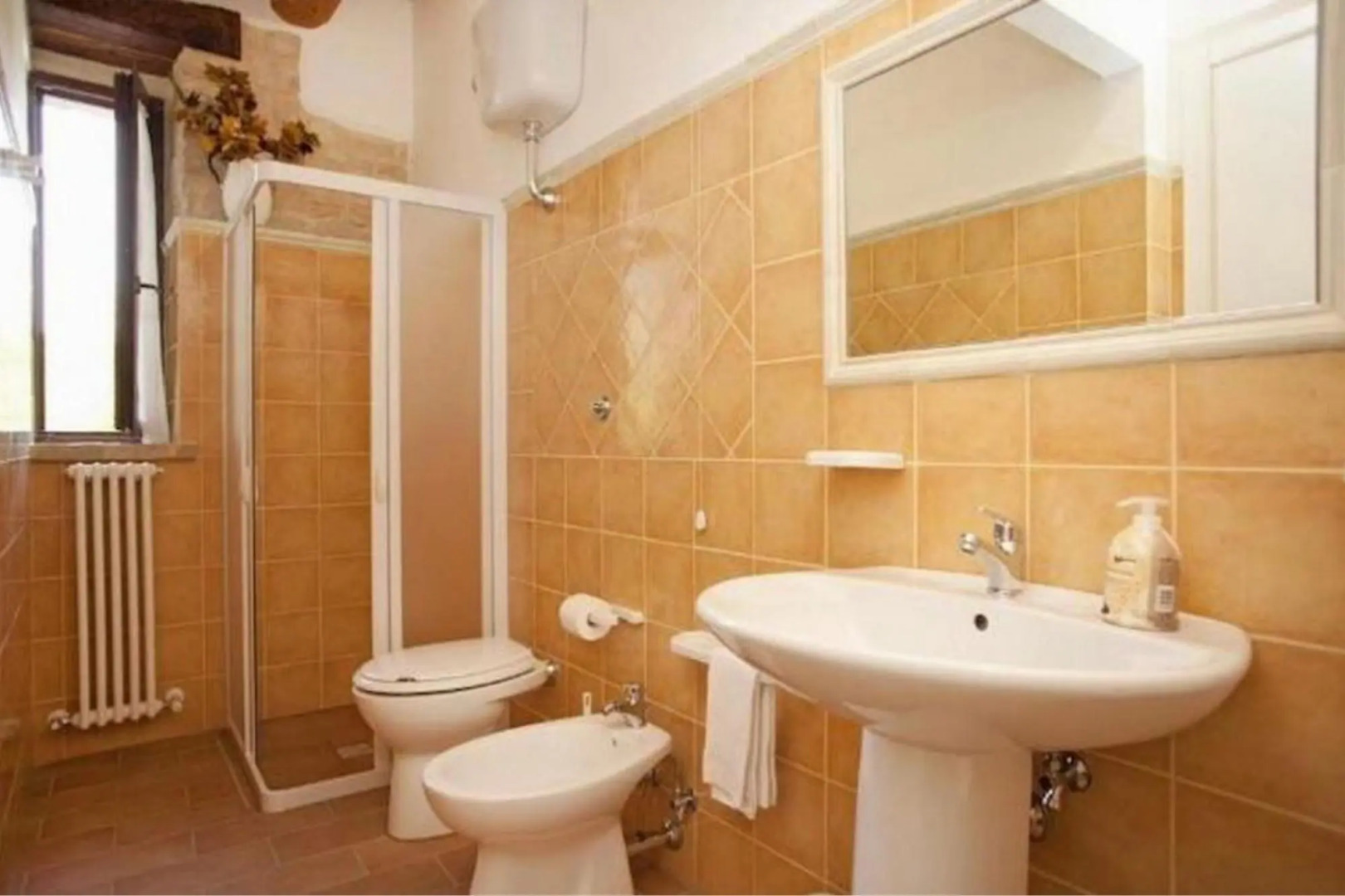 Villa with private pool between the beaches of the Adriatic Sea and the Sibillini National Park-Villa Agave