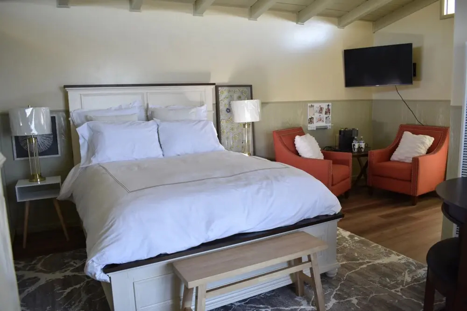 353 Pomeroy Studio Apts by Redawning