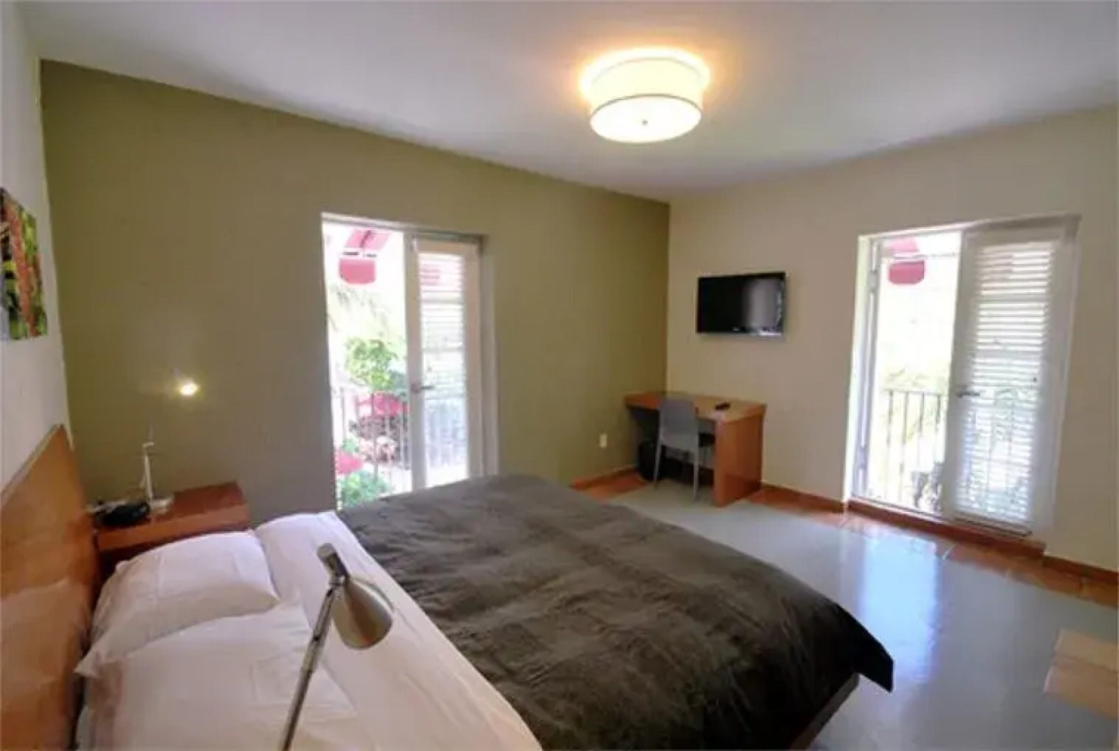 Espanola Way Suites