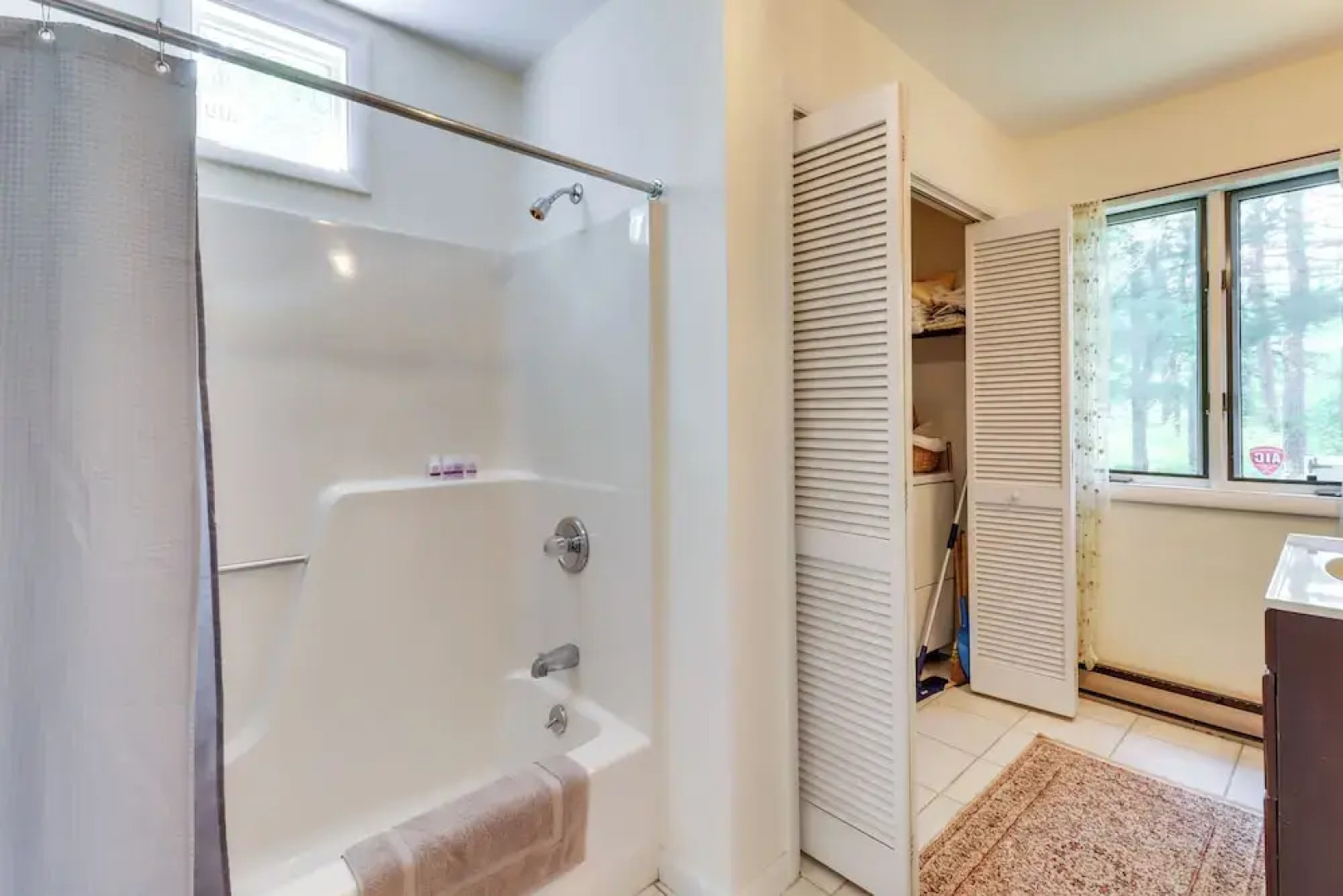 Fire Pit, Kayaks & Hammocks: Long Pond Home!