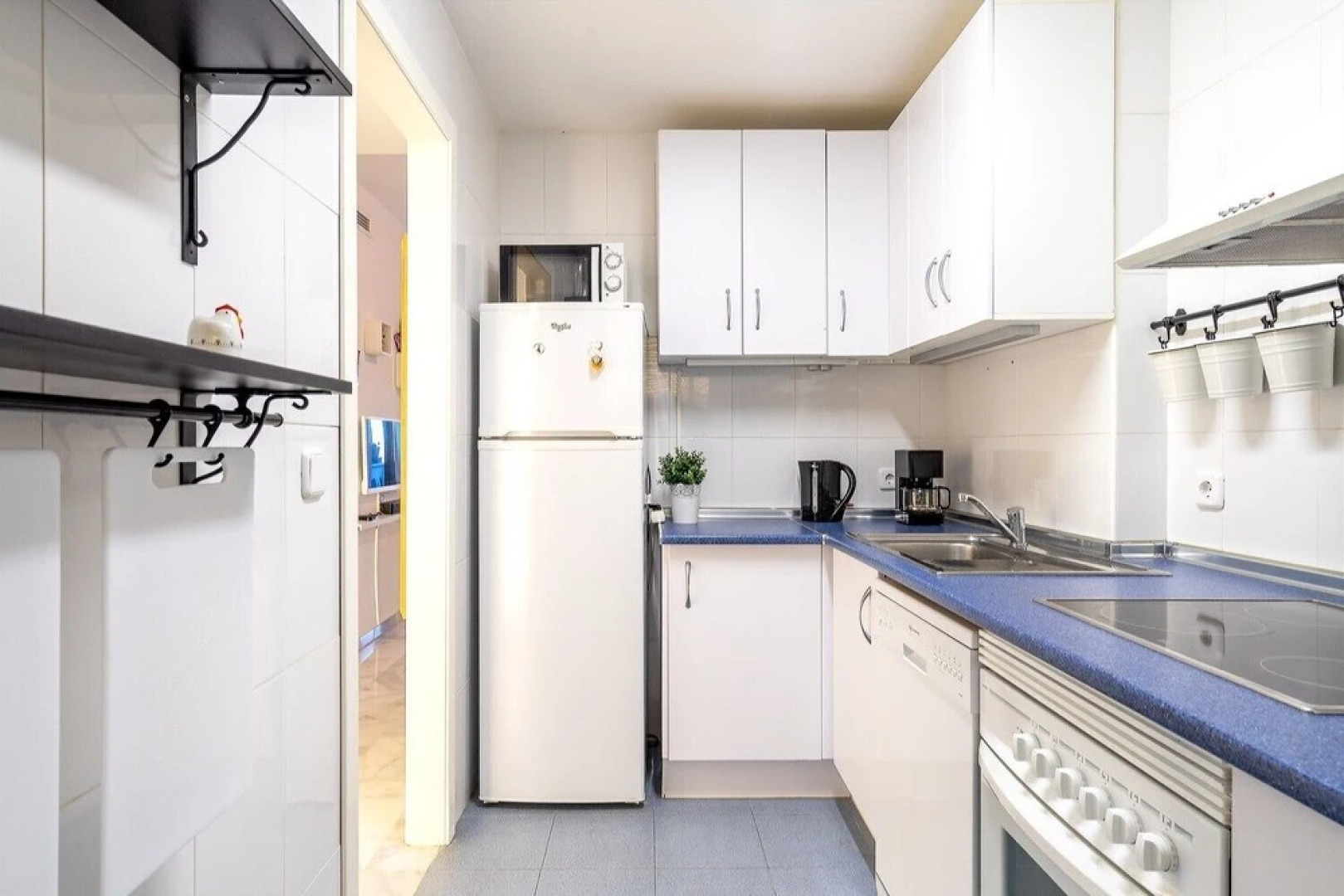 2BR  Apartment with Sea View, Gym and Pool Ref 129